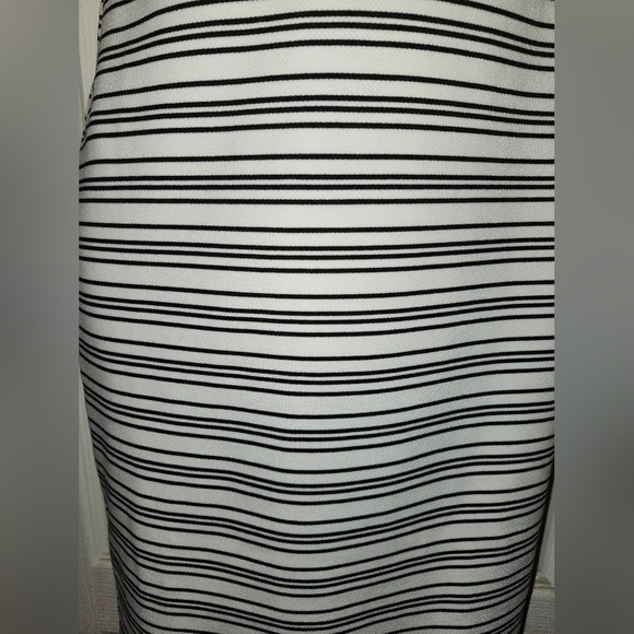 Black house white market fitted wiggle dress - Picture 6 of 8